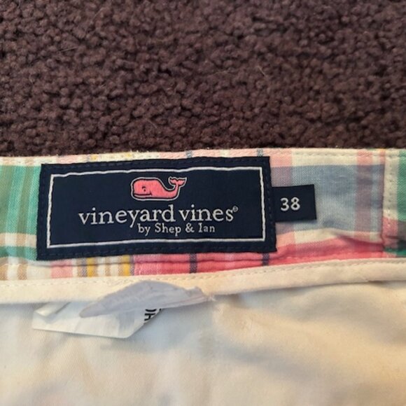 9" inseam Vineyard Vines shorts - Picture 5 of 5
